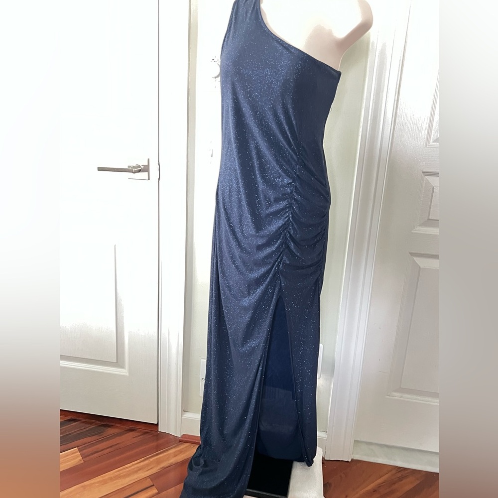 Prom dress size M. Navy blue one shoulder maxi dress with side